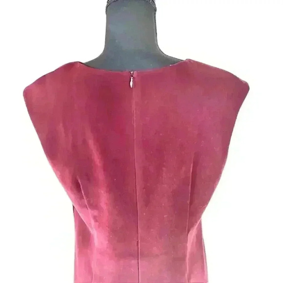 Women's Maroon Faux Velvet V-neck Sleeveless Holiday Dress, size 10 - Picture 4 of 6